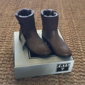 Frye Celia Short Boots/Booties Size 9